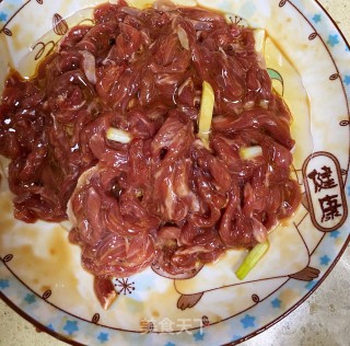 榨菜蒸牛肉丝步骤3