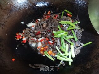 韭菜炒牛百叶步骤6