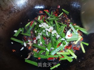 韭菜炒牛百叶步骤8