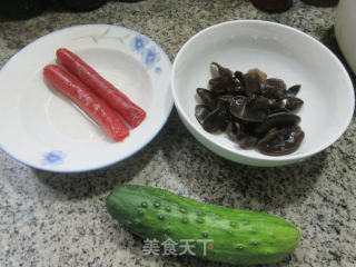 黑木耳香肠炒黄瓜步骤1