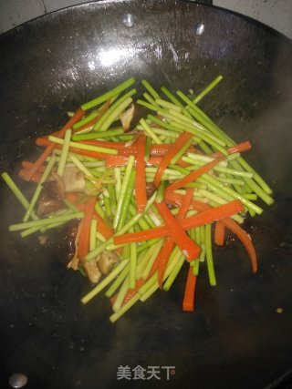 蒜苔香菇炒鸡蛋步骤10