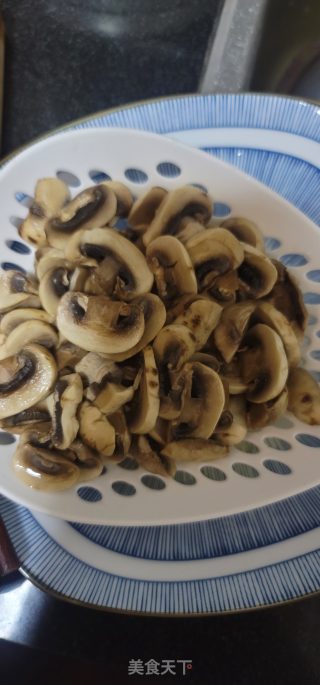 猪肉炒白磨菇步骤4