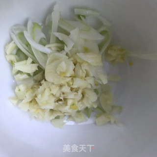 核桃油炒油麦菜步骤2