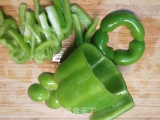 3分钟家常快手菜～青椒炒豆干丝步骤1