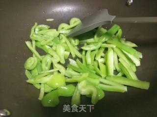 3分钟家常快手菜～青椒炒豆干丝步骤5