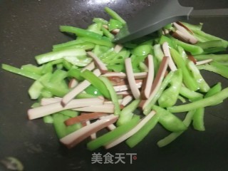 3分钟家常快手菜～青椒炒豆干丝步骤6