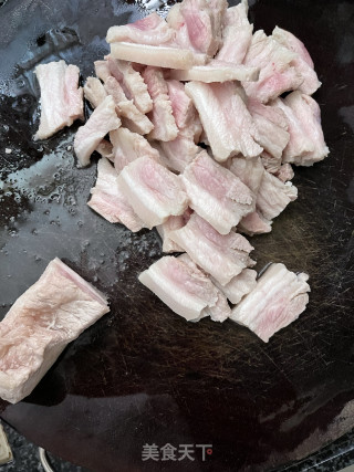 莲藕青椒炒五花肉步骤1