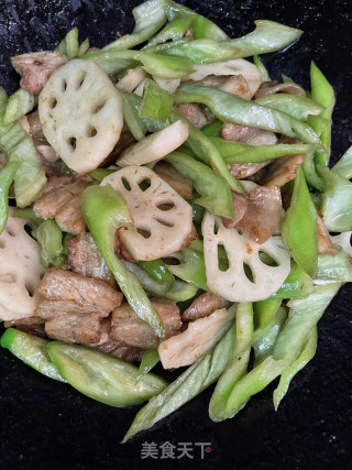 莲藕青椒炒五花肉步骤9