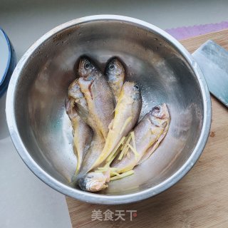 椒盐黄花鱼步骤2