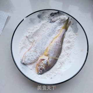 椒盐黄花鱼步骤4