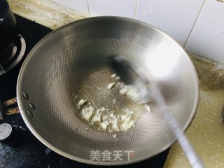 清炒萝卜缨步骤3