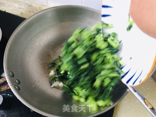 清炒萝卜缨步骤4