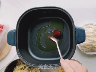 酸菜肥牛粉丝煲步骤2