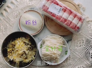 酸菜肥牛粉丝煲步骤1