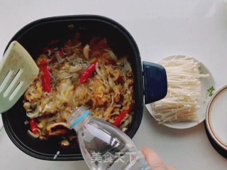 酸菜肥牛粉丝煲步骤5