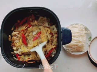 酸菜肥牛粉丝煲步骤4