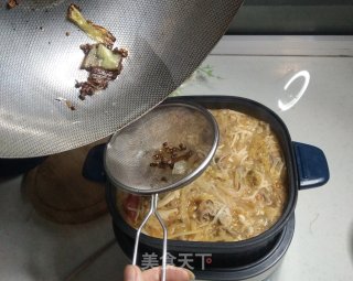 酸菜肥牛粉丝煲步骤9