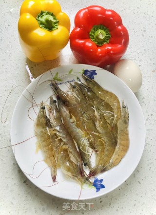 滑蛋虾仁炒彩椒步骤1