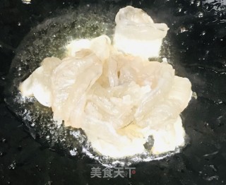 滑蛋虾仁炒彩椒步骤4