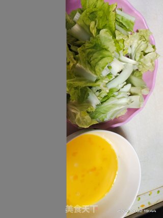 鸡蛋白菜梗炒肉片步骤1