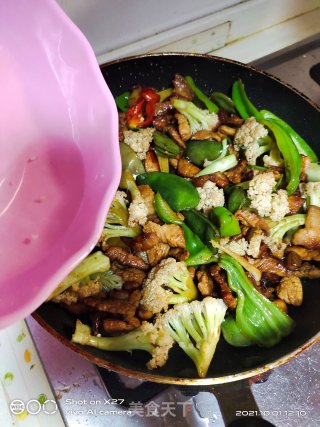 扁豆花菜炒肉步骤7