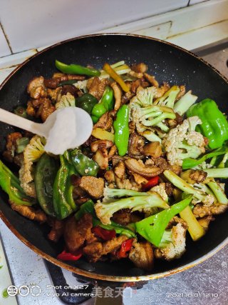 扁豆花菜炒肉步骤8