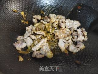 酸豆角花菜炒肉步骤3