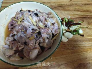 鸭肉煸炒花菜步骤1