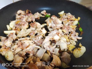 鸭肉煸炒花菜步骤3