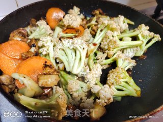 鸭肉煸炒花菜步骤5