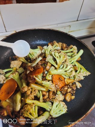 鸭肉煸炒花菜步骤6