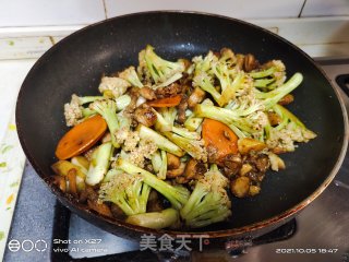 鸭肉煸炒花菜步骤7