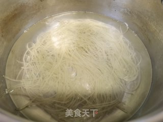 牛肉卷豆芽煮粉条步骤4