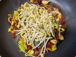 牛肉卷豆芽煮粉条步骤8