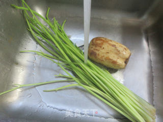 虾仁芹菜炒莲藕步骤4