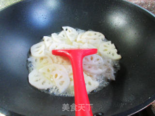 虾仁芹菜炒莲藕步骤8