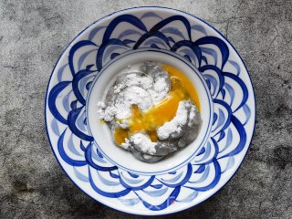 孜然麻辣虾球步骤3