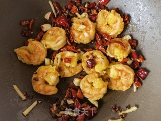 孜然麻辣虾球步骤11
