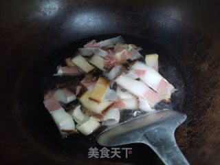 萝卜皮炒腊肉步骤2