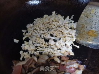 萝卜皮炒腊肉步骤5