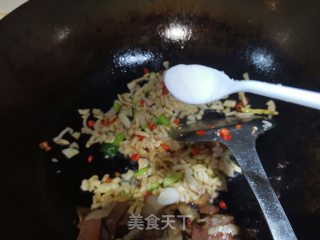 萝卜皮炒腊肉步骤7