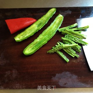 肉末苦瓜条步骤1