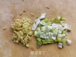 蒜蓉辣酱炒扇贝肉步骤2