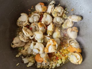 蒜蓉辣酱炒扇贝肉步骤6