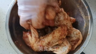 电饭锅焖鸡翅步骤4