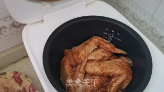 电饭锅焖鸡翅步骤8