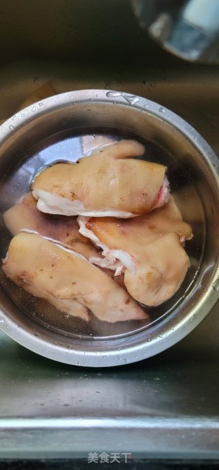 面筋焖猪蹄步骤1