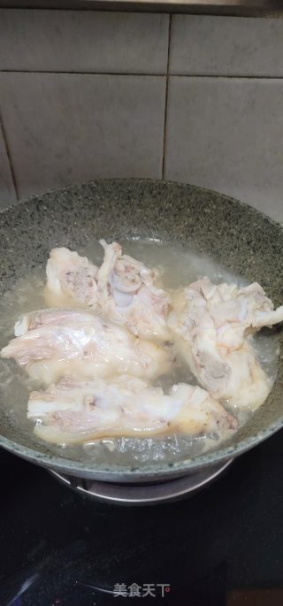 面筋焖猪蹄步骤3
