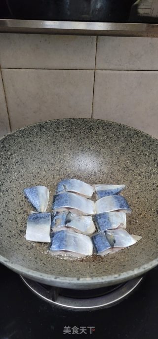 干煎鲭鱼块步骤2