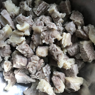 辣皮子红酒炖牛肉步骤3